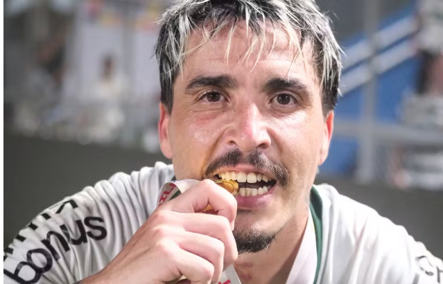 The future of midfielder Josué at Coritiba is one of the most talked-about topics behind the scenes at Alto da Glória this holiday season.