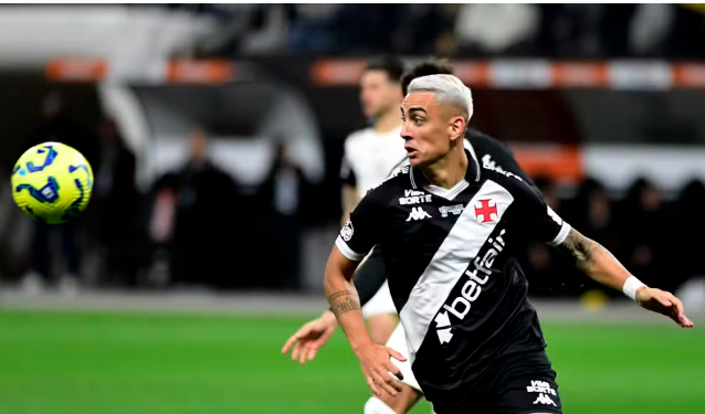 The full-back is expected to sign a new two-year contract in the coming days.