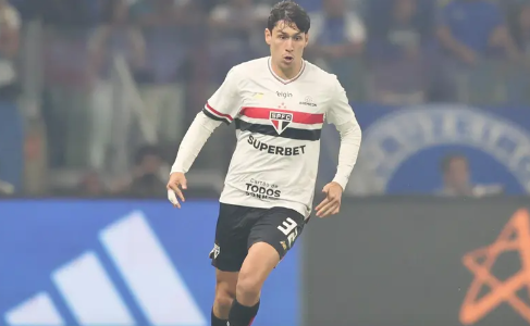 Ferraresi, from So Paulo, is being negotiated by Botafogo.